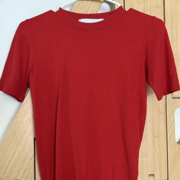 Classic Red Short Sleeve Knit Top – Size Small - Picture 1 of 2